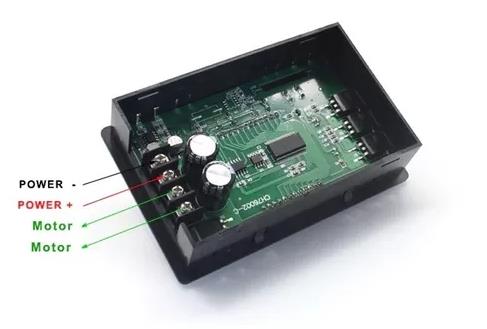 Identificação dos bornes de conexão na placa física do Controlador PWM 20A