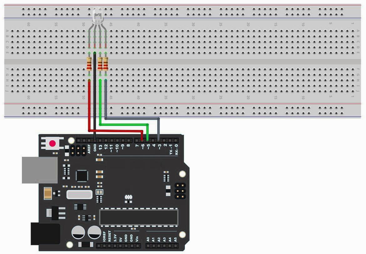 Montagem física do circuito LED RGB conectado à placa Arduino Uno