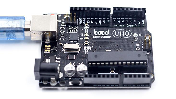 Placa Arduino Uno R3 com microcontrolador ATmega328P e pinout oficial