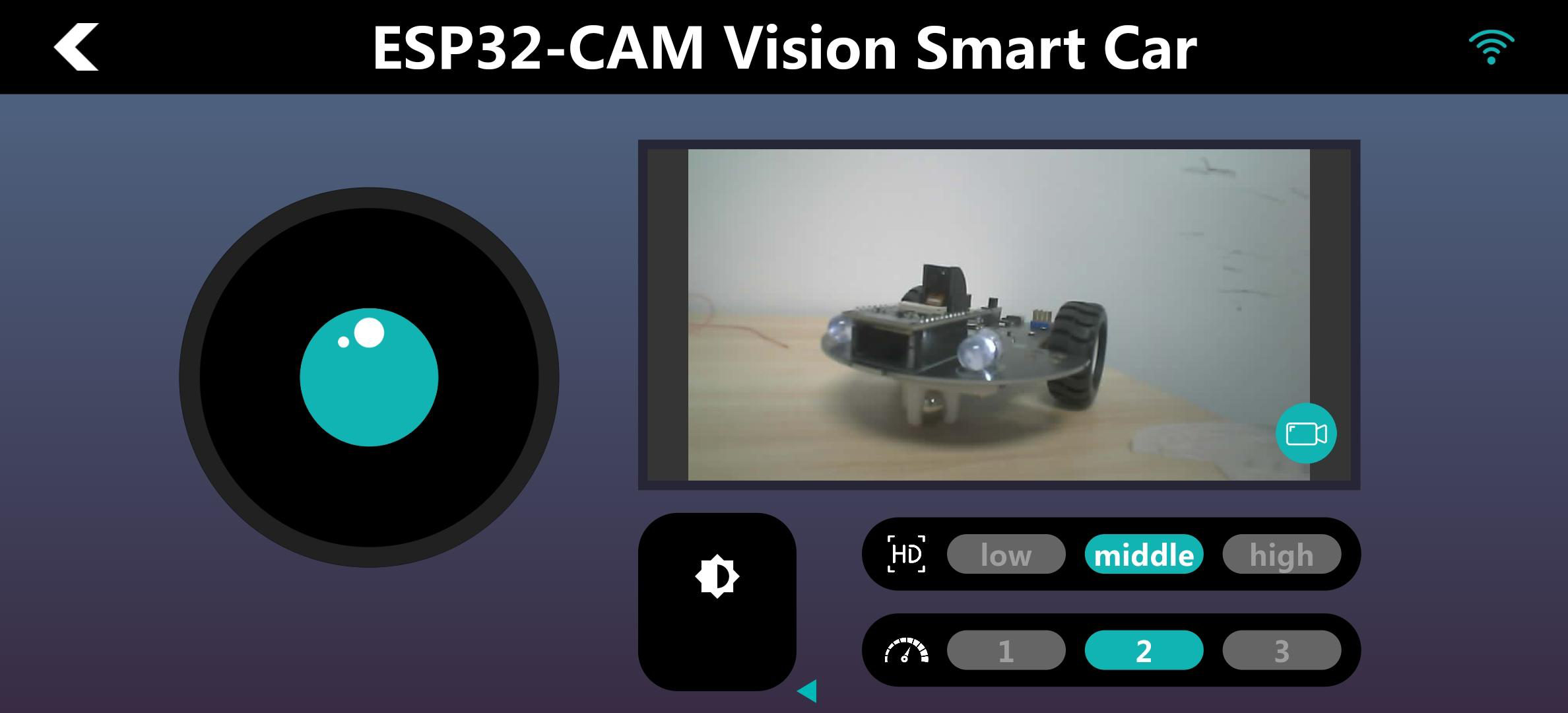 Tela de controle do APP com vídeo, joystick direcional, qualidade, marchas e farol