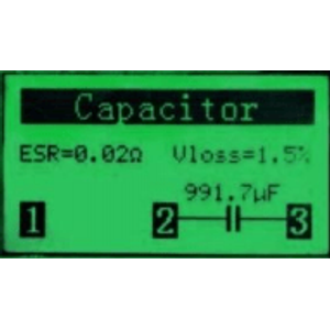 Display LCR-T4 ao medir capacitor com leitura de capacitância, ESR e Vloss